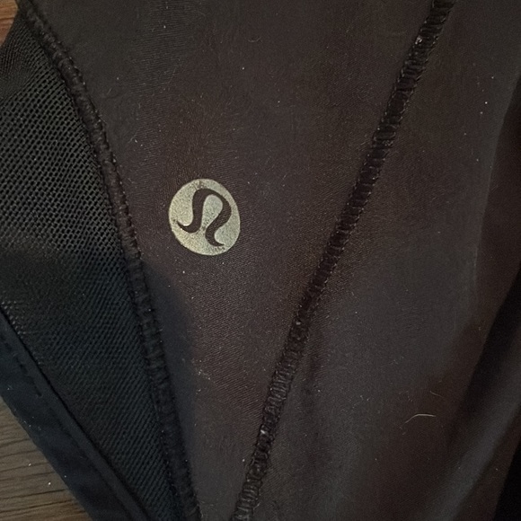 Black Lululemon 2.5” Hotty Hot Shorts - Picture 3 of 4